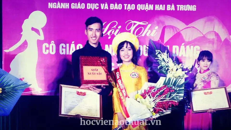 Giáo viên biểu diễn Ảo thuật